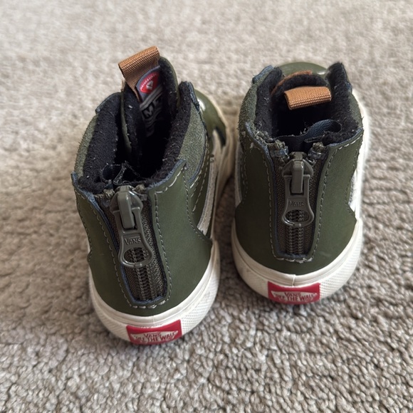 Vans MTE cold weather insulated boots - Picture 2 of 3